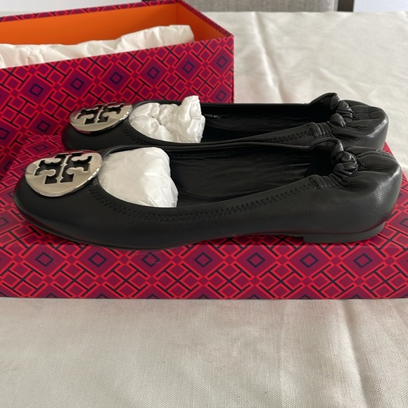 TORY BURCH Black Reva / Minnie Travel Ballet Flats, Size 6.5. Like New - Picture 4 of 8